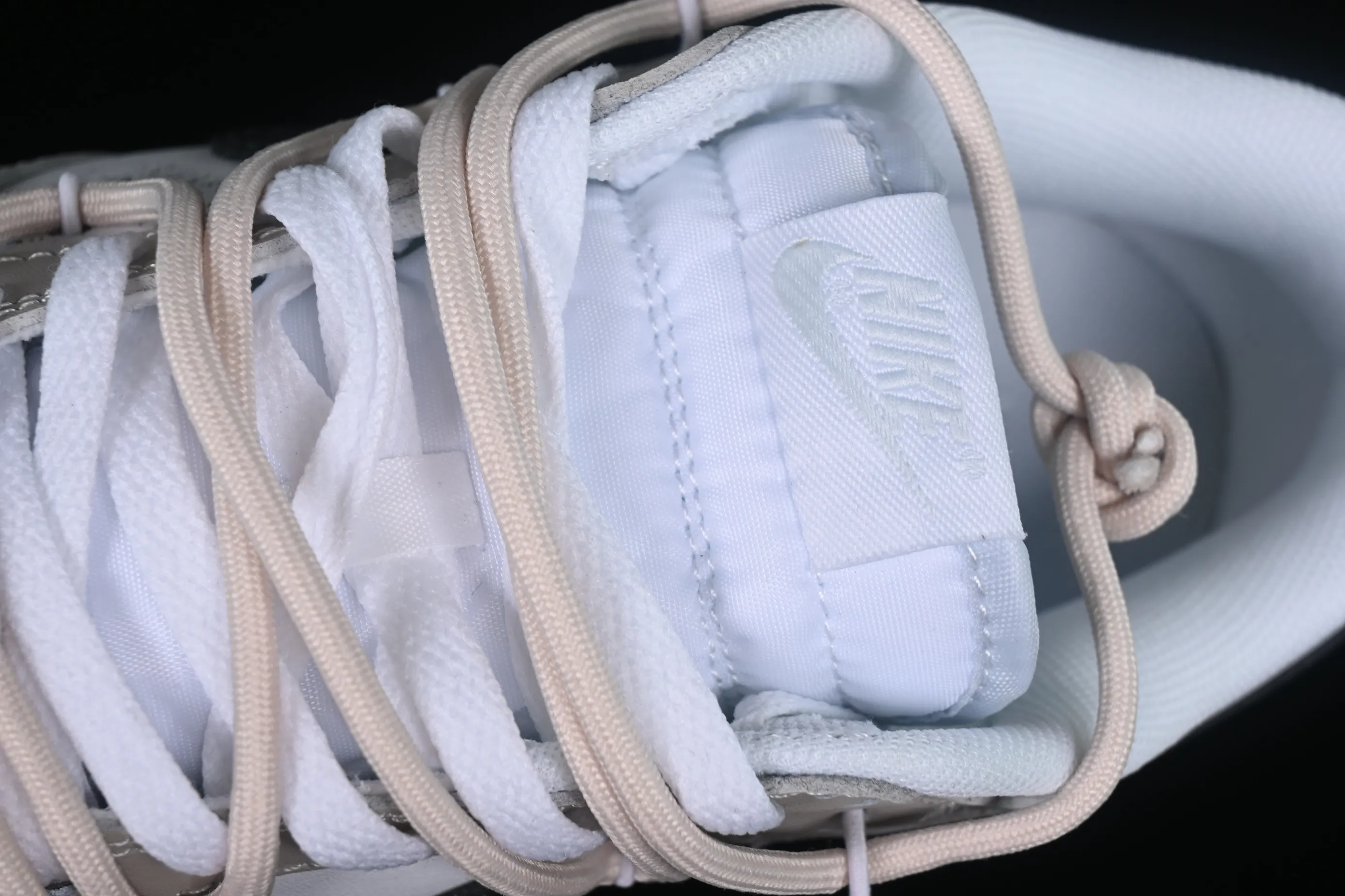 All Categories Nk SB Dunk Series Nk SB Dunk Low Low-top sneakers Nk Dunk Low Retro graffiti Stitched cross black and white gray SB strap low-top casual sneakers DV0831-101